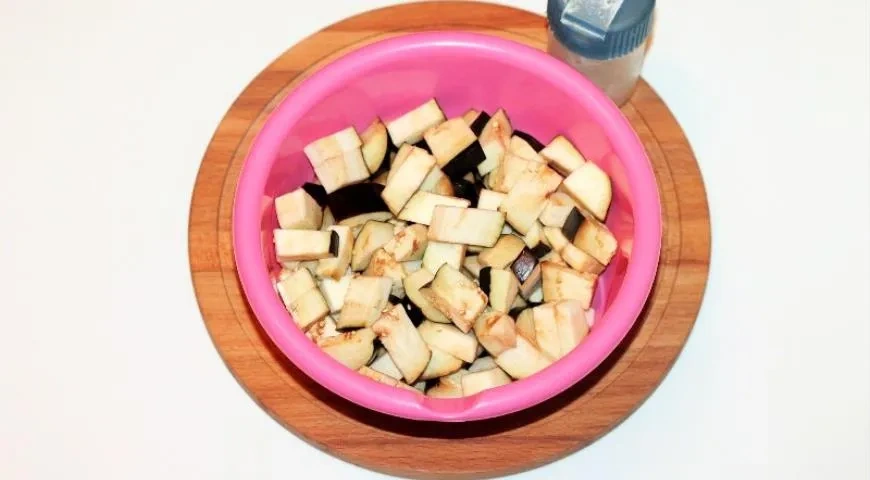 Маринованные овощи с картофелем: шаг 1