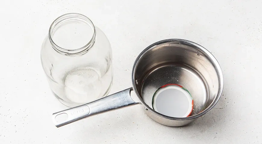 Маринованные помидоры на зиму в банках: шаг 1