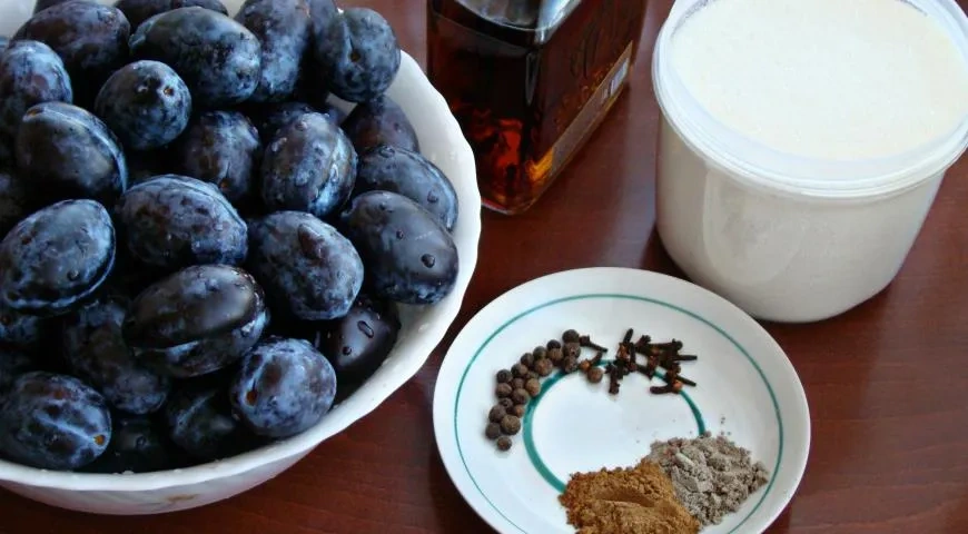 Маринованные сливы с коньяком: шаг 1