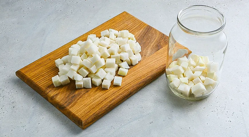 Маринованный дайкон по-корейски: шаг 1