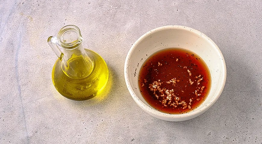 Маринованный виноград на гриле с бурратой и базиликом: шаг 1