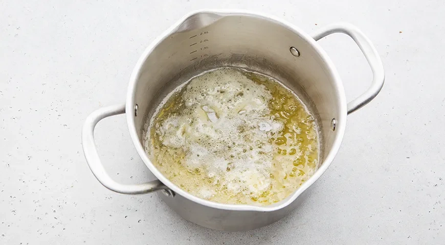 Медовик с бананом: шаг 1