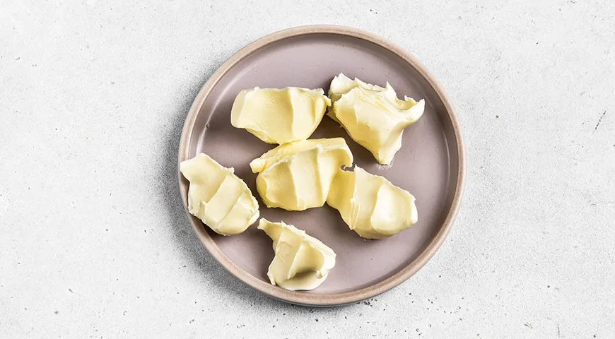 Медовик с малиной: шаг 1