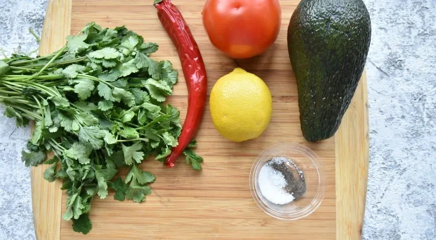 Мексиканский соус из авокадо гуакамоле: шаг 1