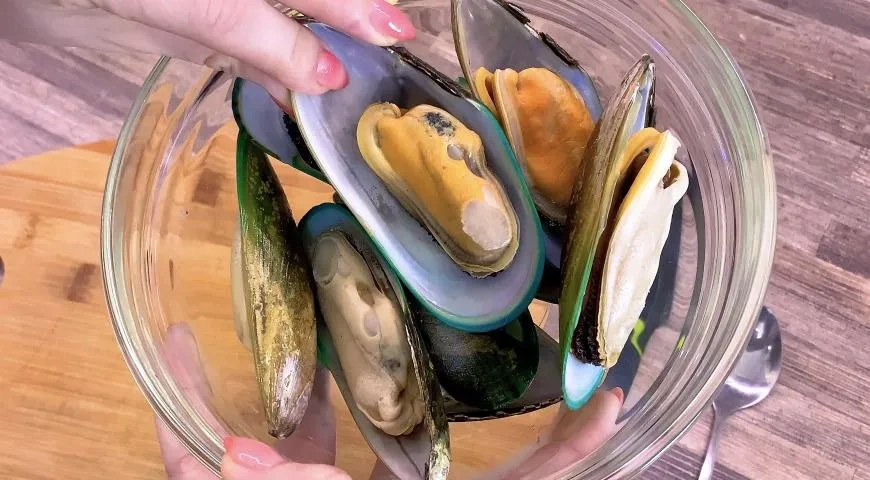 Мидии в створках запеченные в духовке: шаг 1