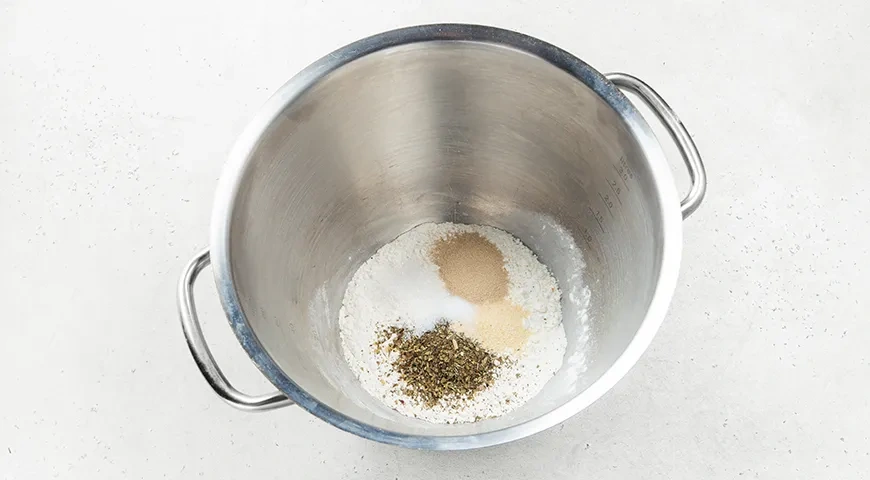 Мини-пицца в духовке: шаг 1