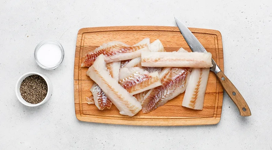 Минтай в томатном соусе: шаг 1