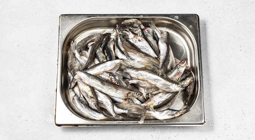 Мойва пряного посола: шаг 1