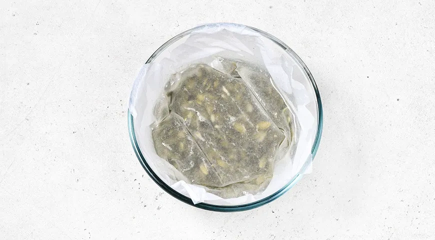 Молоко из тыквенных семечек с курагой: шаг 1