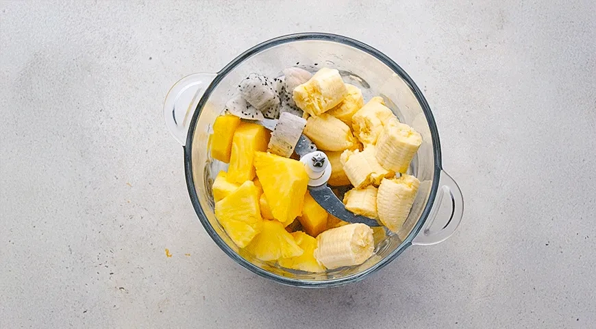 Мороженое из банана, ананаса и питахайи: шаг 1