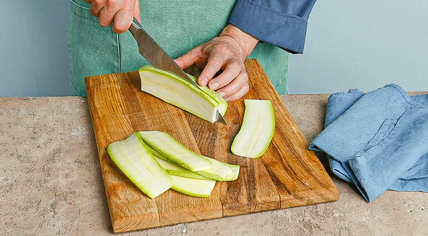 Мусака из кабачков с фаршем: шаг 1