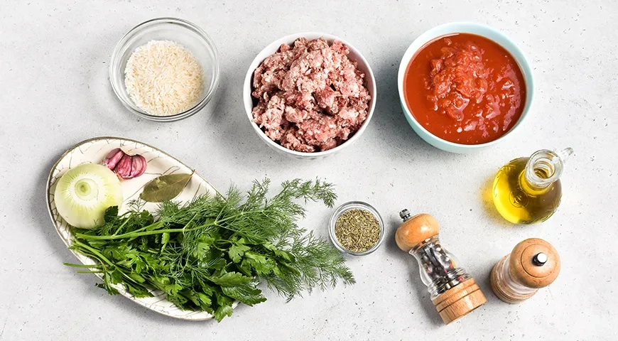 Мясные тефтели в томатном соусе: шаг 1