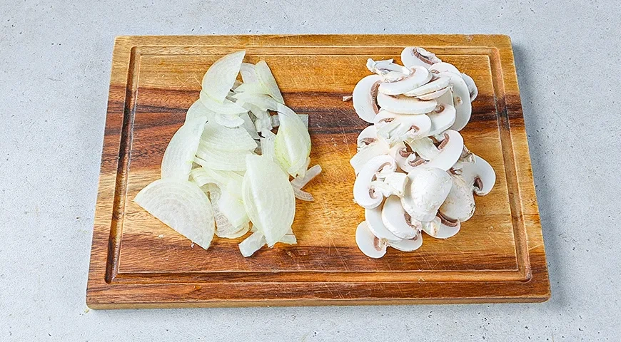 Мясо по-французски с шампиньонами: шаг 1