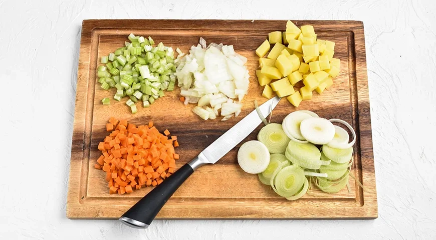 Немецкий картофельный суп: шаг 1