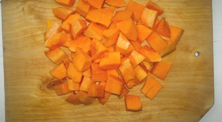 Нежная молочная рисовая каша с тыквой: шаг 1