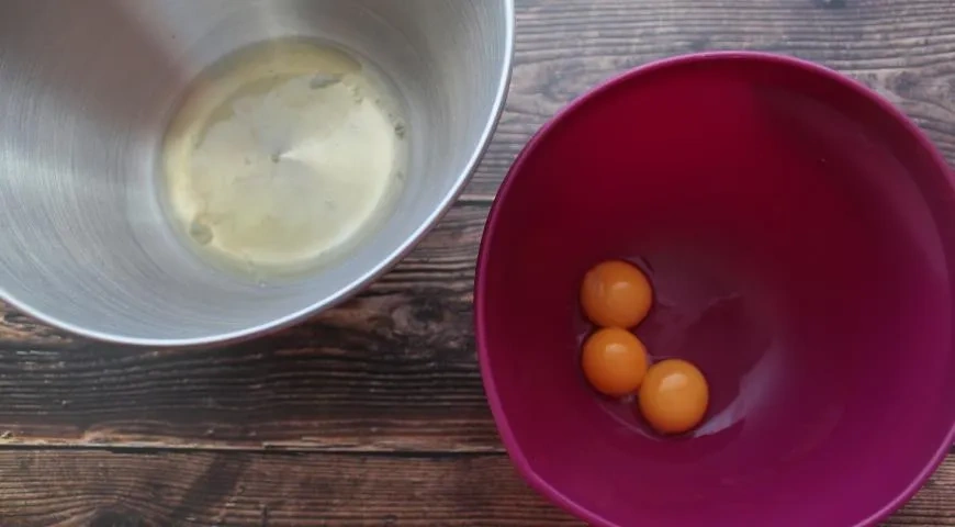 Нежные блинчики на 14 февраля с джемом "Махеевъ": шаг 1