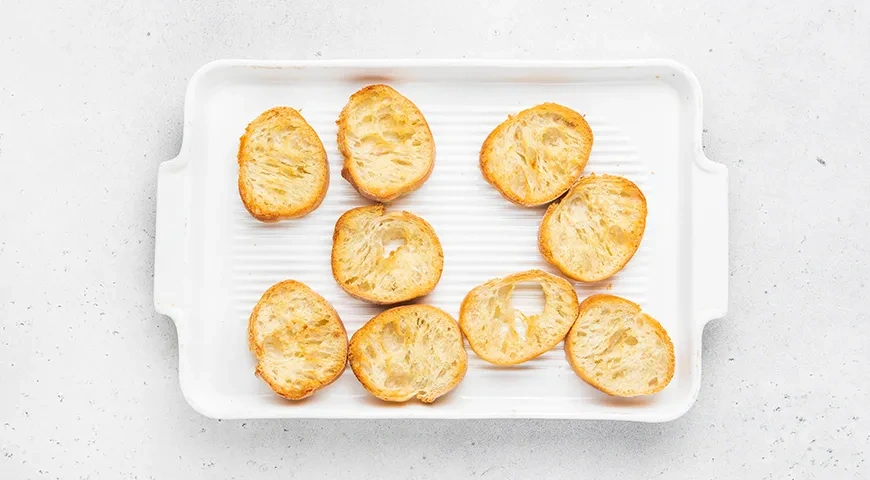 Новогодние канапе с паштетом: шаг 1