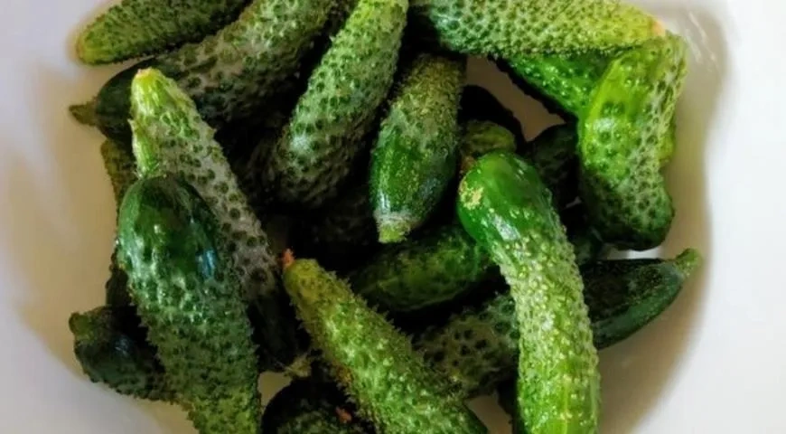 Огурчики по-болгарски: шаг 1