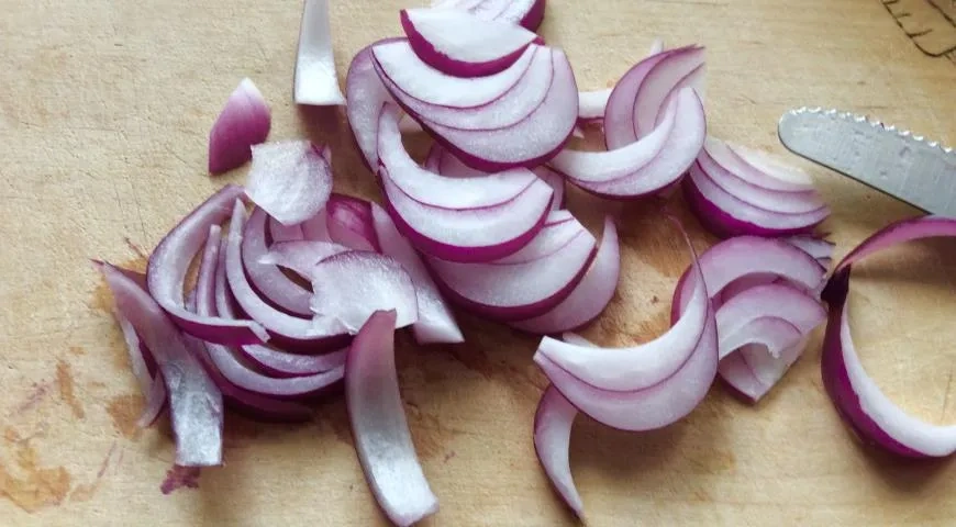 Огуречный салат с тунцом: шаг 1