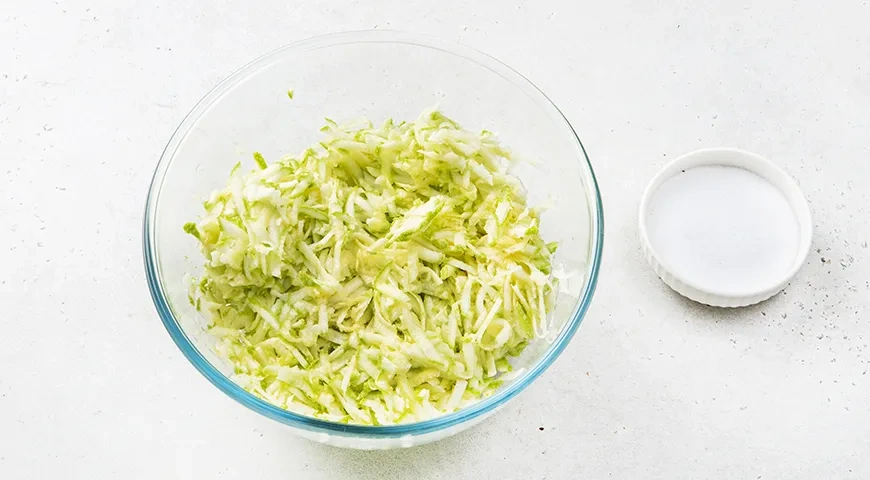 Оладьи из кабачков в духовке: шаг 1