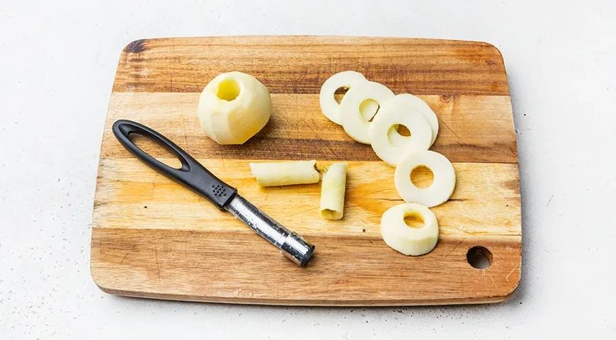 Оладьи на сметане с яблоками: шаг 1