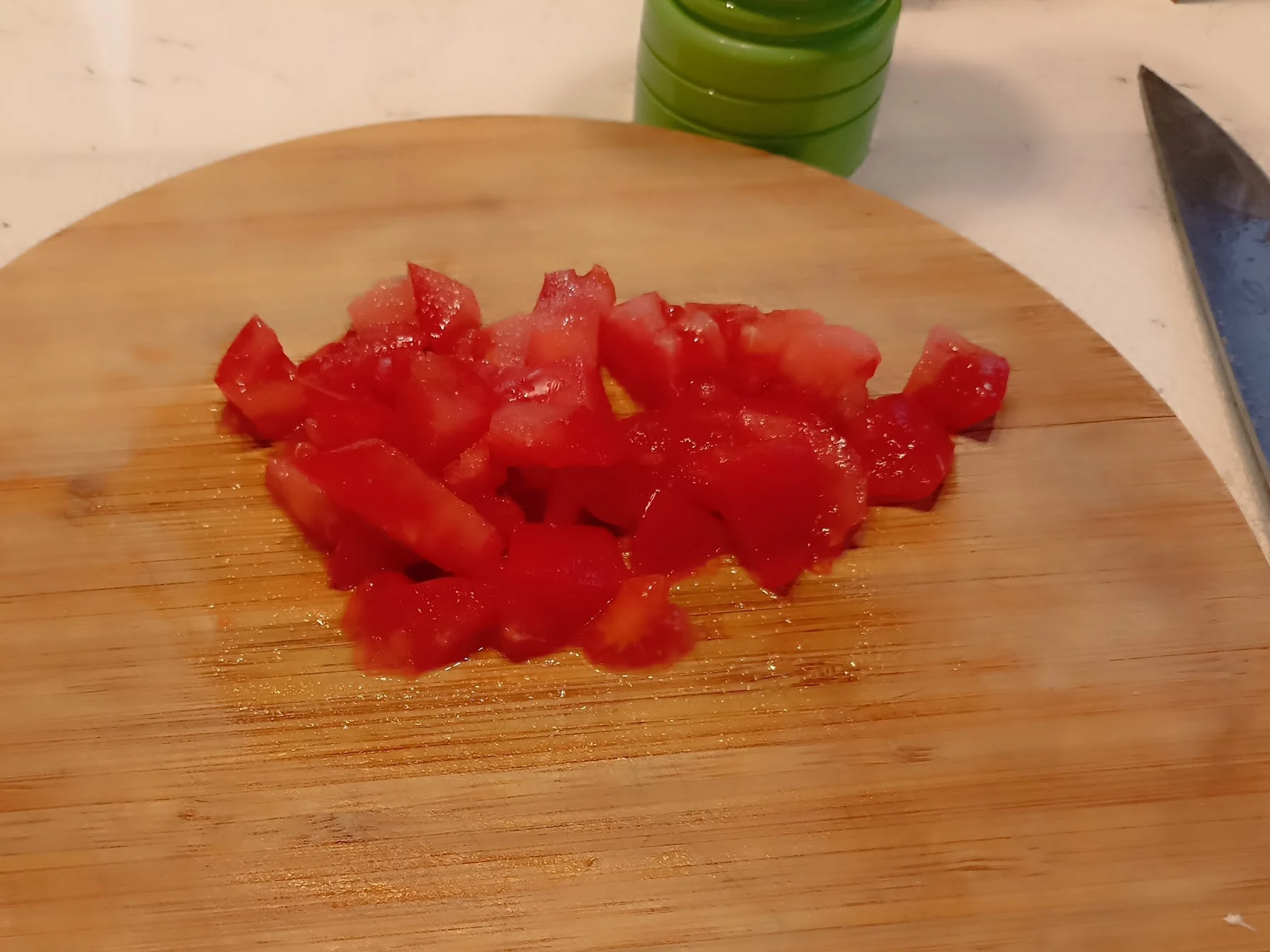 Шаг 1: Омлет с томатами и сыром в мультипекаре