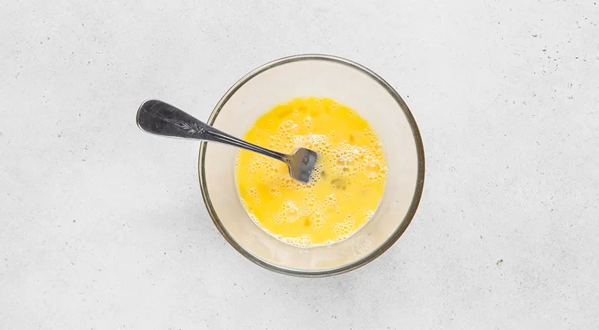 Омлет со сливками: шаг 1