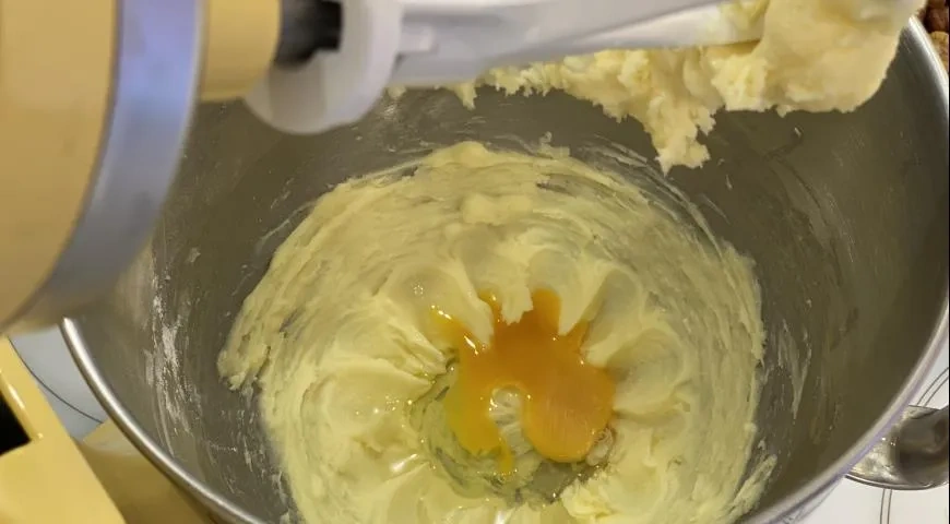 Осенний тарт с орехами и шоколадный карамелью: шаг 1