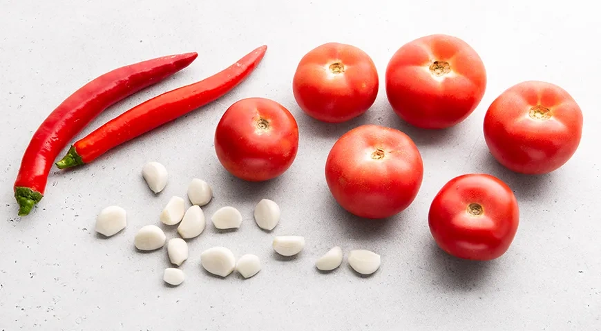 Острый Горлодер из помидоров с чесноком на зиму: шаг 1