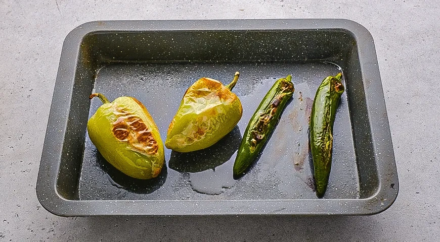 Острый сметанный соус к голубцам: шаг 1