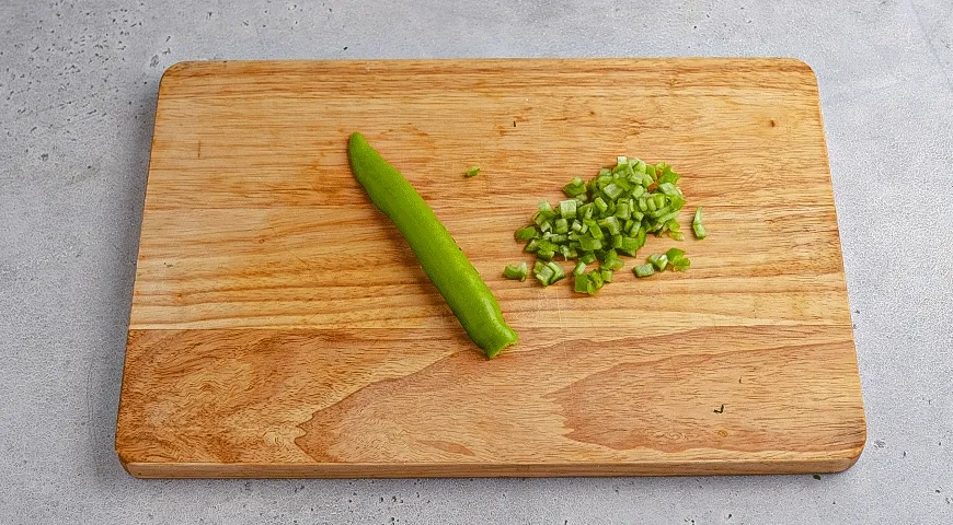 Острый соус из авокадо и лайма: шаг 1