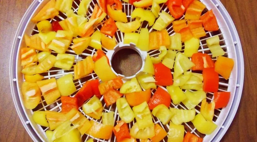 Овощной бульон на зиму - приправа из сушеных овощей и зелени: шаг 1