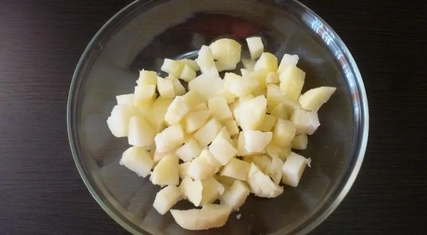 Овощной салат со свеклой и майонезом: шаг 1