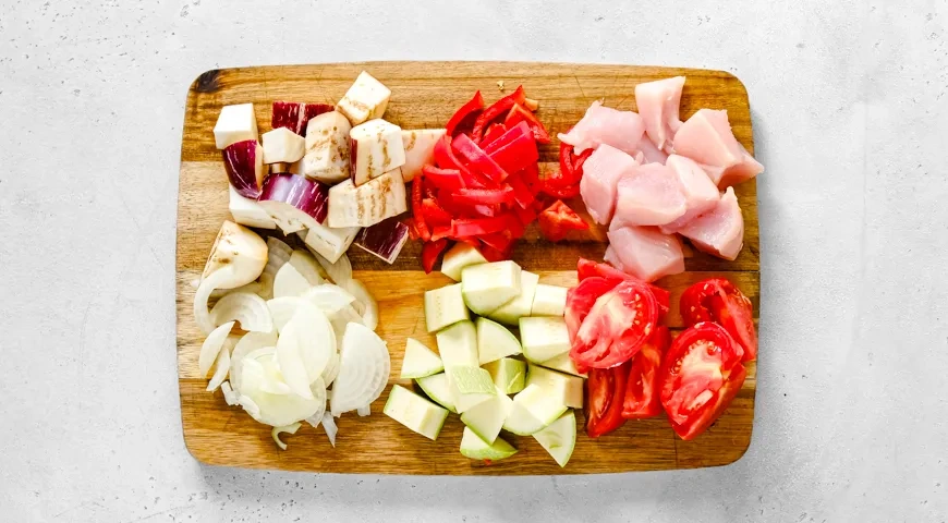 Овощное рагу с курицей и баклажанами: шаг 1