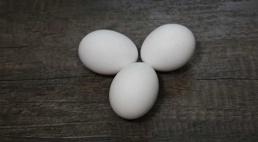 Пасхальные яйца с рисунком: шаг 1