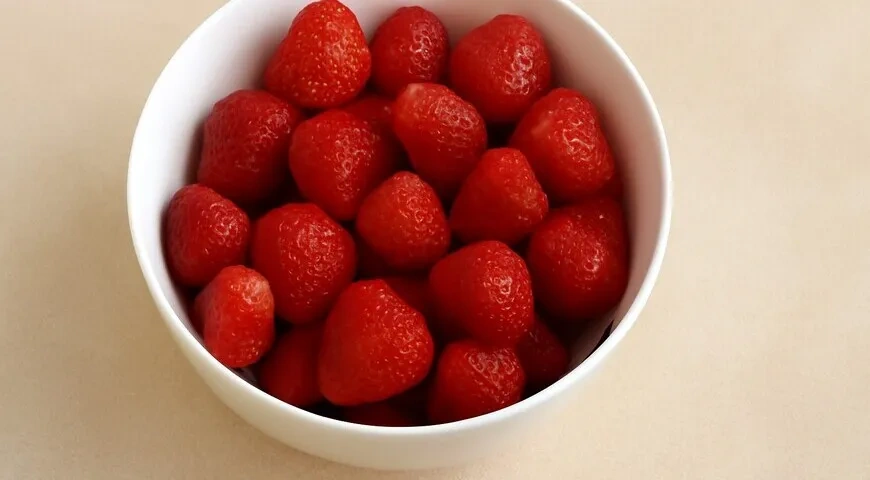 Пастила из клубники в духовке: шаг 1