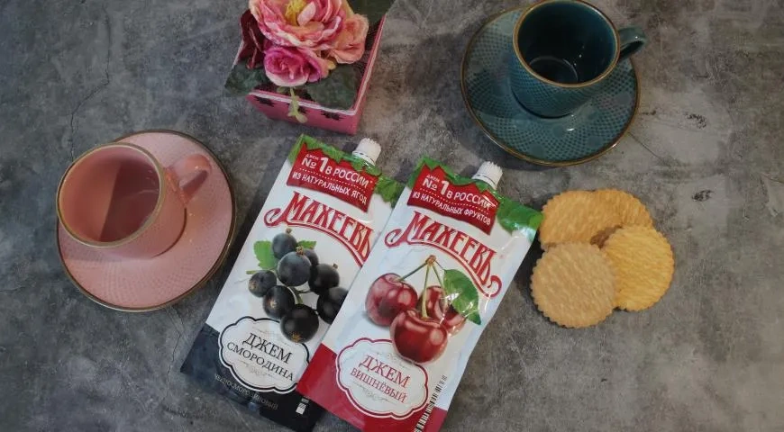 Печенье инь-ян на 14 февраля с джемами "Махеевъ": шаг 1