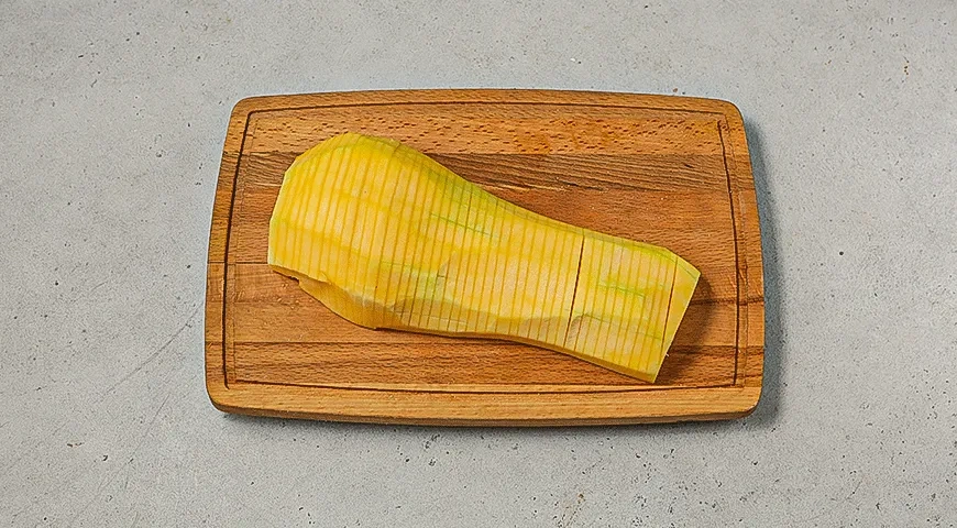 Печеная тыква с брынзой и миндалем: шаг 1