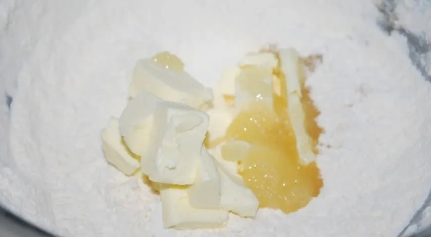 Печенье с клубникой: шаг 1