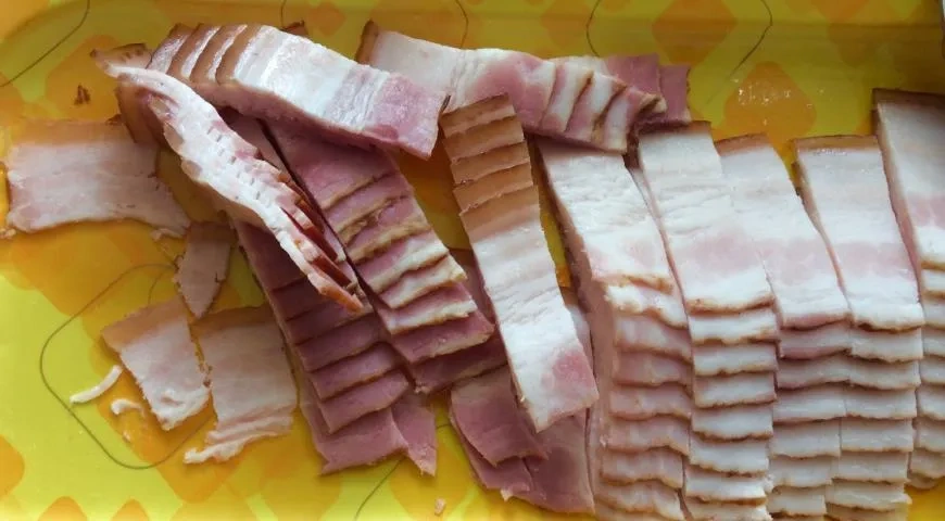 Пенне с беконом в сливочном соусе: шаг 1