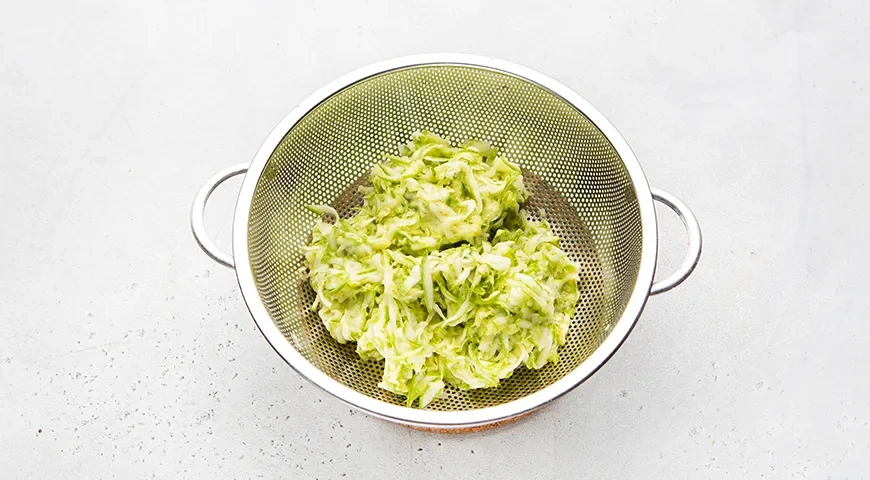 Пицца из кабачков на сковороде: шаг 1