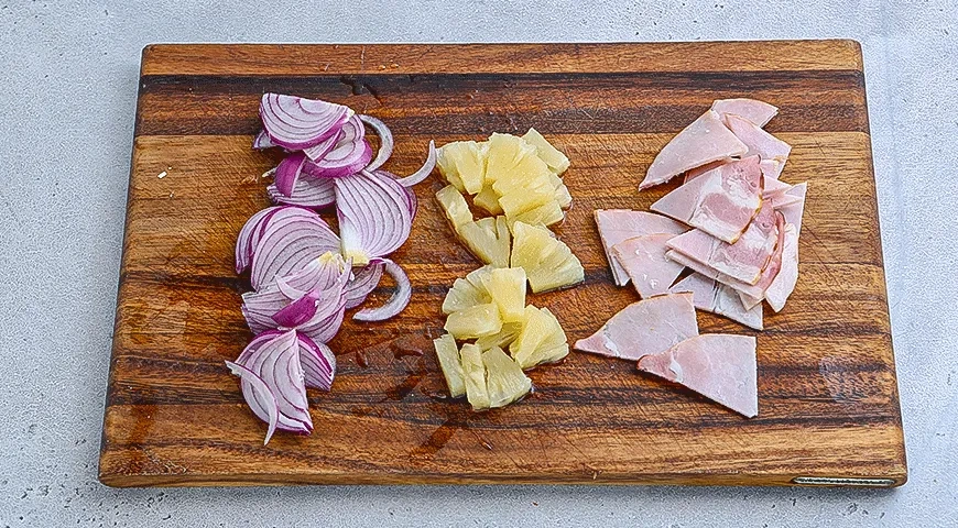 Пицца на багете в духовке: шаг 1