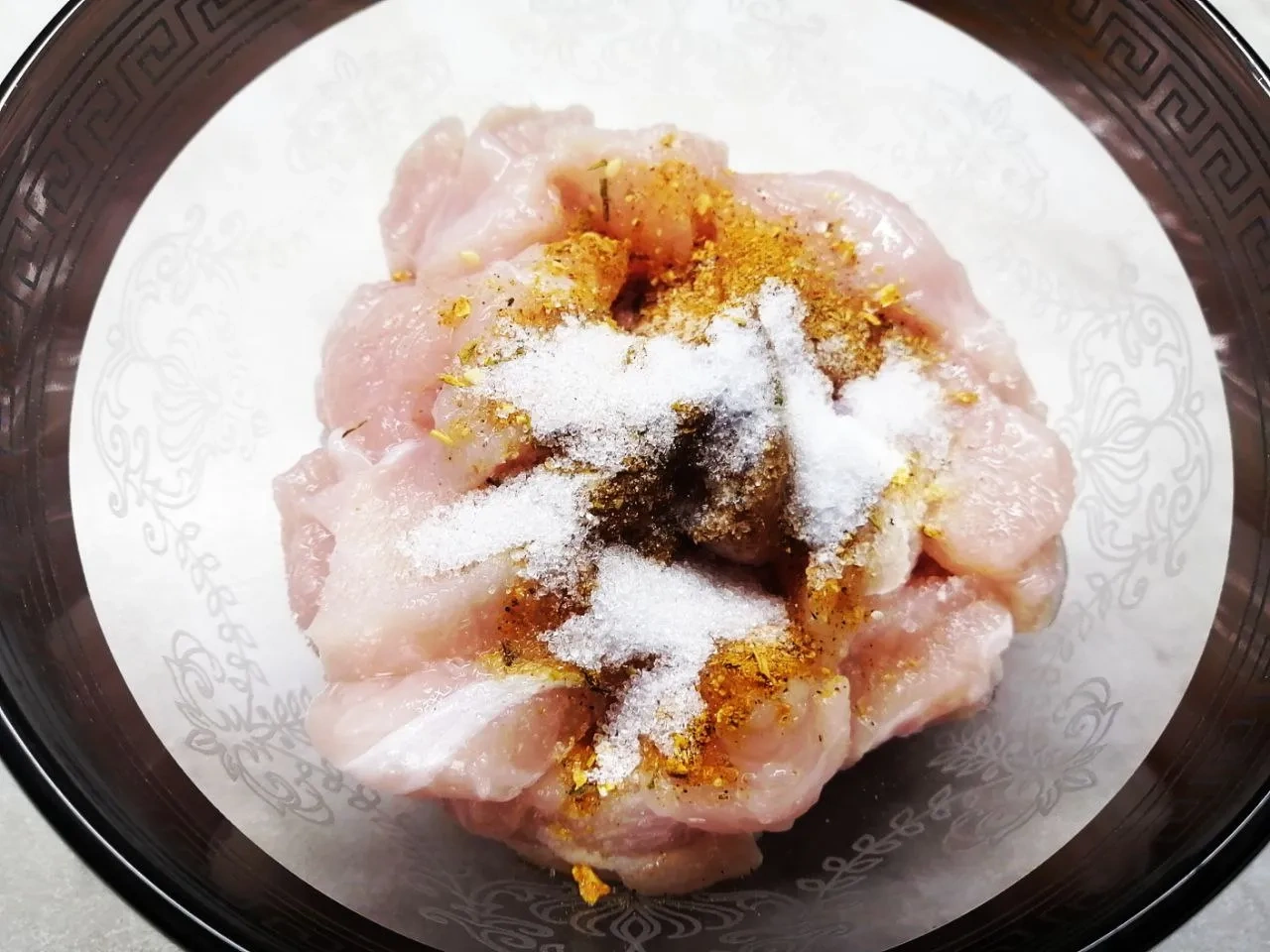 Пикантный салат с курицей и фасолью: шаг 1