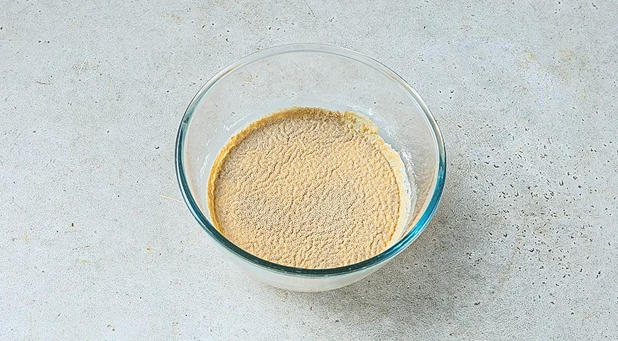 Пирог из булочек «Рождественский венок»: шаг 1