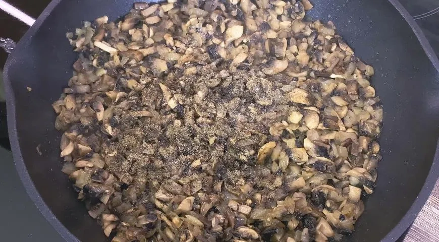 Пирог из лаваша с сыром и грибами: шаг 1