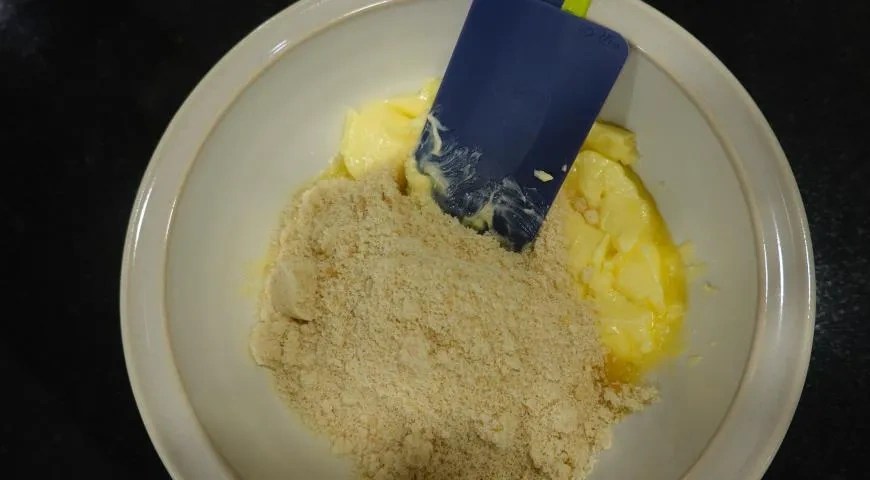 Пирог с ягодами по семейному рецепту: шаг 1