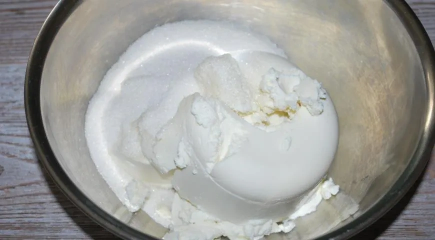 Пирог с рикоттой и черникой: шаг 1