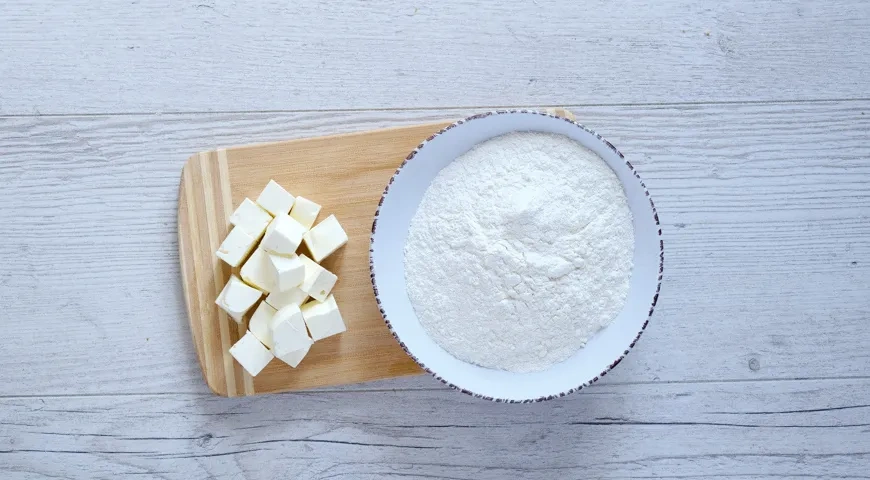 Пирог с творогом и смородиной: шаг 1