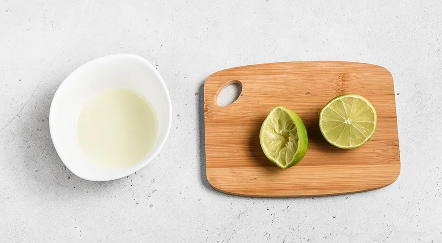 Пивной коктейль с томатным соком Мичелада: шаг 1