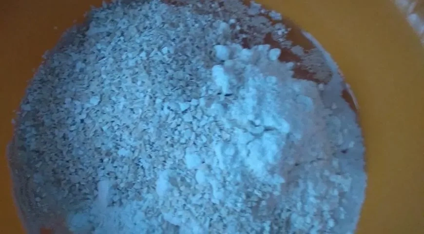 Плюшки "сердечные" с сыром и джемом Махеевъ к 14 февраля: шаг 1